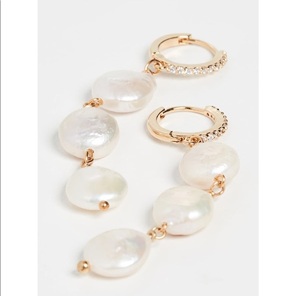 SHASHI
Aurora Earrings - Picture 2 of 6